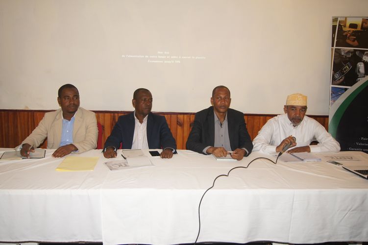 image Donner à Comores Télécom sa licence et son cahier de charge